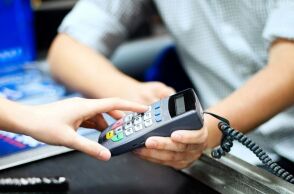 Διασύνδεση POS με ταμειακές μηχανές: Τέλος χρόνου - Λήγει τη Μεγάλη Τρίτη η προθεσμία και ξεκινά η επιβολή των προστίμων.