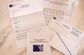 Επιστολική ψήφος: Εκπνέει η προθεσμία τη Μεγάλη Δευτέρα - Πάνω από 157.000 Έλληνες πολίτες έχουν εγγραφεί στην ηλεκτρονική πλατφόρμα.