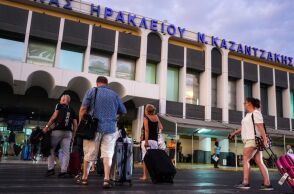 Ηράκλειο: Αναγκαστική προσγείωση αεροσκάφους, λόγω απείθαρχων επιβατών που συνελήφθησαν - Είχαν καταναλώσει αλκοόλ. 