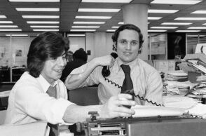 Γούντγουορντ και Μπέρνσταϊν κατά τις έρευνές τους για το Watergate