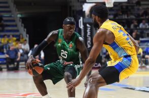 Στιγμιότυπο από τον αγώνα Μακάμπι-Παναθηναϊκός