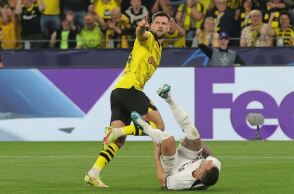 Ο Φίλκρουγκ πλασάρει για το 1-0 της Ντόρτμουντ επί της Παρί Σεν Ζερμέν