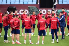 Οι παίκτες του Ολυμπιακού σε προπόνηση πριν το ματς με την Άστον Βίλα