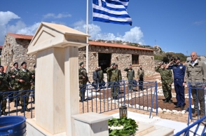 Δένδιας: Κατέθεσε στεφάνι στο μνήμα της Κυράς της Ρω