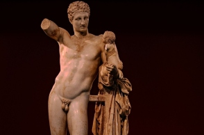 Σαν σήμερα 8 Μαΐου ανακαλύπτεται ο Ερμής του Πραξιτέλη 