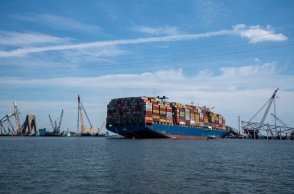 Το «Dali», ένα πλοίο μεταφοράς εμπορευματοκιβωτίων με μήκος 300 μέτρων, προσέκρουσε στις 26 Μαρτίου σε έναν πυλώνα της γέφυρας Φράνσις Σκοτ Κι της Βαλτιμόρης