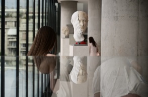 Εικόνα με τεκμήρια - εκθέματα από το Μουσείο της Ακρόπολης