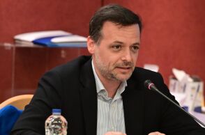 Χάρης Δούκας: «Η πόλη δεν αντέχει άλλο τσιμέντο και νέα μεγαθήρια» - Τι αποφασίστηκε για τις διατάξεις περί υψών στον δήμο Αθηναίων.