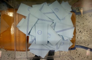 Φάκελοι μέσα σε κάλπη