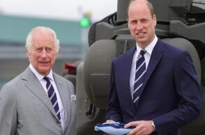 Βρετανία: Ο βασιλιάς Κάρολος παρέδωσε στον γιο του Ουίλιαμ έναν στρατιωτικό τίτλο, σε μια σπάνια κοινή εμφάνιση - Η δήλωσή του. 