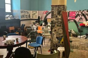 Εκκένωση κατάληψης στη Νομική Αθηνών: Τι βρήκαν οι αστυνομικοί κατά τη διάρκεια της επιχείρησης - Ξένοι ανάμεσα στους 28 συλληφθέντες.