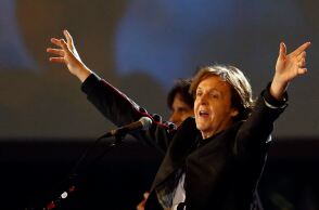 Ο Πολ ΜακΚάρτνεϊ κατά την εμφάνισή του στους Ολυμπιακούς Αγώνες του Λονδίνου το 2012