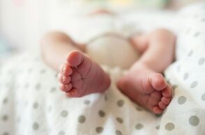 Νεκρό βρέφος στη Βραυρώνα: Προφυλακιστέοι οι γονείς του νεογέννητου - Επιμένουν οφείλεται σε δική τους ενέργεια ο θάνατός του. 