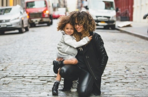 Φοβούνται οι Millenials τη μητρότητα;