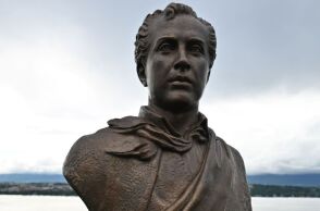 Λόρδος Βύρωνας: Προτομή του μεγάλου Βρετανού φιλέλληνα τοποθετήθηκε στη Γενεύη για τα 200 χρόνια από τον θάνατό του.