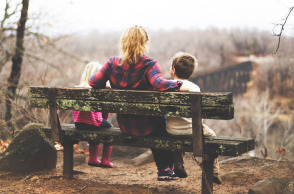 Σκέψεις σχετικά με τη σχέση μαμάς με το έφηβο παιδί της, ή μεγάλων παιδιών με μητέρα σε άνοια