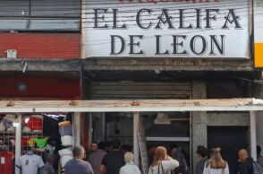 Ένα μικρό εστιατόριο που σερβίρει τάκος στην Πόλη του Μεξικού έλαβε αστέρι Michelin - Το El Califa de León έγινε η πρώτη taquería που κατακτά τη διάκριση. 