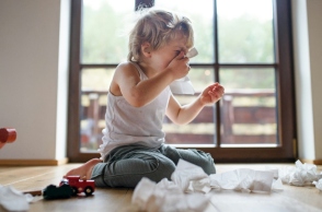 Παρβοϊός: Παιδίατρος εξηγεί τι είναι και πώς κολλάει ο ιός