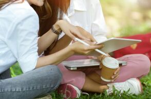 Σε περισσότερους από 145.000 νέους 18 και 19 ετών το Youth Pass 2024 - Σχεδόν στα 43 εκατ. ευρώ τα ποσά που διατέθηκαν για το Youth Pass 2023 και 2024.