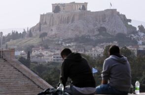 Το κόστος διαβίωσης είναι η βασική ανησυχία της Gen Ζ και των millennials και στην Ελλάδα σύμφωνα με έρευνα - Οι προβληματισμοί και οι ενδείξεις αισιοδοξίας.