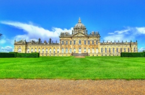 Bridgerton: Tο Κάστρο Χάουαρντ, στο οποίο ο Σάιμον Μπάσετ και η Ντάφνι Μπρίτζερτον περνούν το μήνα του μέλιτος