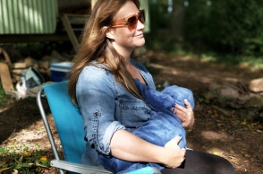 Μήνυσε μουσείο που της απαγόρευσε να θηλάσει 