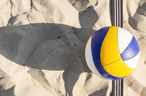 flat-lay-volleyball-beach-sand