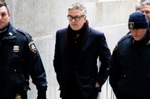 ΗΠΑ: Δικαστής αρνήθηκε να αποσύρει την κατηγορία της ανθρωποκτονίας εξ αμελείας σε βάρος του Άλεκ Μπάλντουιν - Θα δικαστεί για τον θάνατο της Χαλίνα Χάτσινς.