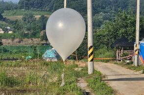 Η Βόρεια Κορέα κατηγορείται ότι έστειλε μπαλόνια που μετέφεραν σκουπίδια και περιττώματα στη Νότια Κορέα - Είχε προειδοποιήσει ο Κιμ Γιονγκ Ουν.