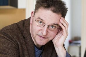 Ο διεθνώς αναγνωρισμένος συνθέτης Μάνος Τσαγκάρης εξελέγη πρόεδρος της Ακαδημίας των Τεχνών στο Βερολίνο - Το βιογραφικό του 