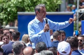 Ο Κυριάκος Μητσοτάκης μιλά σε πλήθος στην Κρήτη