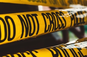 Κορδέλα της αμερικανικής αστυνομίας που γράφει στα αγγλικά «μην πλησιάζετε»