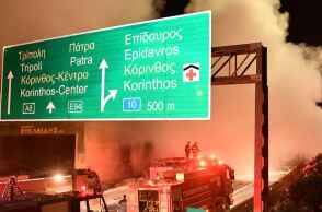 Ανατροπή βυτιοφόρου στον Ισθμό