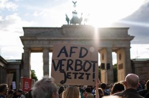 Γερμανία: Δύο δημοτικοί σύμβουλοι του ακροδεξιού κόμματος AfD δέχθηκαν επίθεση με ρόπαλα στην Καρλσρούη - Πέντε προσαγωγές