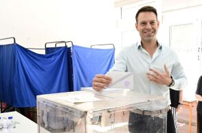 Ευρωεκλογές 2024: Στην Εκάλη ψήφισε ο Στέφανος Κασσελάκης