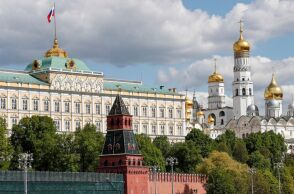 Ευρωεκλογές 2024: Ρώσοι πολιτικοί κομπάζουν για την εκλογική ήττα του Εμανουέλ Μακρόν και του Όλαφ Σολτς - Κάνουν λόγο για «ανίκανη πολιτική» των δύο ηγετών.