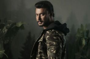 Ινδία: Δημοφιλής ηθοποιός συνελήφθη ως ύποπτος για φόνο και οι θαυμαστές του κατέκλυσαν το αστυνομικό τμήμα απαιτώντας να αφεθεί ελεύθερος.