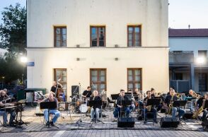 Χάρης Δούκας: Να κάνουμε κάθε γειτονιά της Αθήνας κυψέλη πολιτισμού - Φεστιβάλ «Καλοκαίρι στην Αθήνα» 2024 - 79 εκδηλώσεις με ελεύθερη είσοδο για όλους.