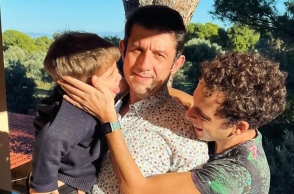 Μιχάλης Οικονόμου: Παντρεύτηκε τον σύντροφό του Γιώργο Μακρή 