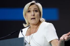 Γαλλία - Μαρίν Λεπέν: Το «ισλαμοαριστερίστικο μπλοκ» είναι ο βασικός κίνδυνος που ελλοχεύει στη χώρα, σύμφωνα με την επικεφαλής της ακροδεξιάς.