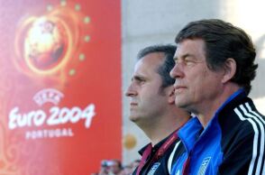 Euro 2004: Η στιγμή έντασης μεταξύ Τοπαλίδη και Ρεχάγκελ