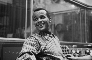 Σαν σήμερα 20 Iουνίου ο Χάρι Μπελαφόντε βραβεύεται με Emmy