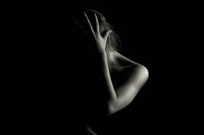 Γυναίκα στο ημίφως 