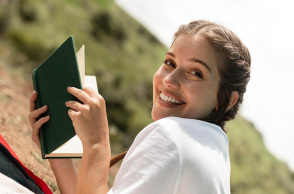 17 βιβλία ελληνικής λογοτεχνίας για το καλοκαίρι