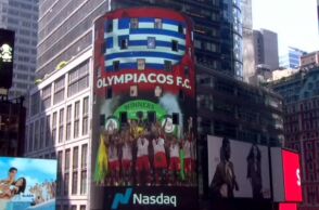 Ολυμπιακός: Στην Τάιμς Σκουέαρ της Νέας Υόρκης και τον εμβληματικό πύργο του Nasdaq - Διέσχισε τον Ατλαντικό η ιστορική κατάκτηση του Conference League