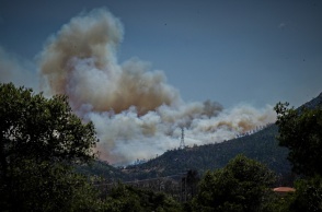 Φωτιά τώρα στο Κατσιμίδι Πάρνηθας