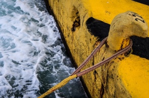 Πλοίο δεμένο στο λιμάνι