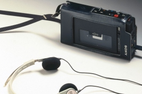 Σαν σήμερα 1η Ιουλίου κυκλοφορεί το πρώτο Walkman από τη SΟΝΥ