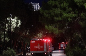 Δήμος Αθηναίων: Άμεση κινητοποίηση για φωτιές σε Φιλοπάππου και Κολωνό