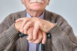 Θεσσαλονίκη: Κακουργηματική δίωξη σε 42χρονο που κατηγορείται ότι ξυλοκόπησε τον πατέρα του - Η κατάθεση του γιατρού οδήγησε στη σύλληψή του